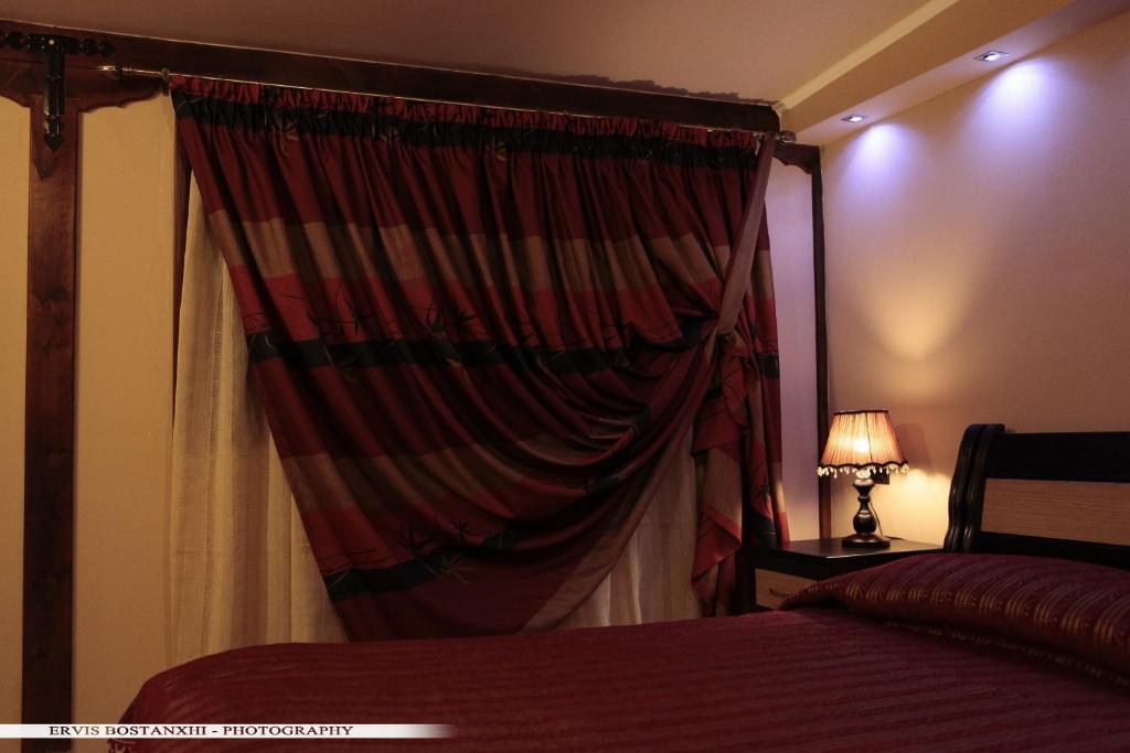 Guest House Bujtina Leon Korça Rum bild