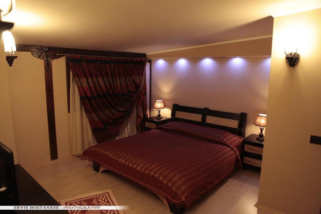 Guest House Bujtina Leon Korça Rum bild