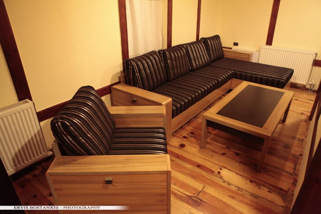 Guest House Bujtina Leon Korça Rum bild